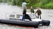 V.l.: James May, Jeremy Clarkson und Richard Hammond an Bord des Top Gear Hovervan.