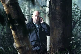 Nach einem fehlgeschlagenen Einsatz l&auml;sst sich der Polizist Jeff Talley (Bruce Willis) in eine Kleinstadt versetzen. Eines Tages jedoch nehmen drei Kleinganoven auf der Flucht nach einem Raub&uuml;berfall eine Familie in seinem Bezirk als Geiseln ...