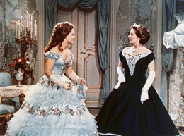 Prinzessin Sissi (Romy Schneider, li.) erkl&auml;rt der &uuml;berraschten Erzherzogin Sophie (Vilma Degischer), dass sie ihren Sohn liebt.