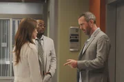Das wird nichts mehr mit den beiden. House' (Hugh Laurie, r.) Versuche, zwischen Dreizehn (Olivia Wilde, l.) und Foreman (Omar Epps) zu schlichten, gehen schief ...