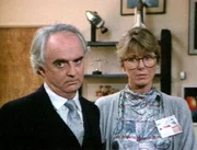 Thor Lundquivst (Robin Gammell) und die Sekret&auml;rin Fay Hewitt (Karen Grassle) sind gespannt: In dieser Nacht sollen die beiden einen Kometen zu Gesicht bekommen.