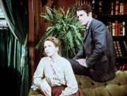 Laura (Melissa Gilbert, l.) erfährt, dass ihr Verleger und sein Assistent Russel Matthews (John Bennett Perry, r.) an ihrem Buch einige Änderungen vornehmen wollen. Laura (Melissa Gilbert, l.) erfährt, dass ihr Verleger und sein Assistent Russel Matthews (John Bennett Perry, r.) an ihrem Buch einige Änderungen vornehmen wollen.