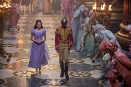 L-R: Clara (Mackenzie Foy) und Phillip (Jayden Fowora-Knight)