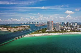 Luftaufnahme von South Beach, einem Stadtviertel in Miami Beach.