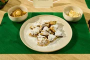 Tagesmotto "Kindheitserinnerungen": Kaiserschmarrn mit Apfelkompott und Apfelsahne von Kathrin Deininger