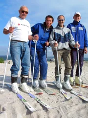 Willi beginnt seine Forschungsreise auf dem Monte Kaolino der Amberger Kaolinwerke. Das ist ein riesiger Berg aus Quarzsand, der beim Abbau von Roherde anf&auml;llt. Willi staunt nicht schlecht &ndash; der Sand ist so fein, hier kann man sogar Ski fahren.