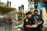 L-R:  Uniform Police Officer #1 (Michael J. Lombardi),  Det. Ed Green  (Jesse L. Martin)