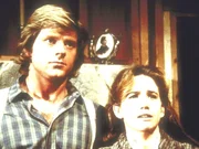 Almanzo (Dean Butler, l.) und Laura (Melissa Gilbert, r.) erfahren, dass ihre Tochter Rose an Pocken erkrankt ist. Almanzo (Dean Butler, l.) und Laura (Melissa Gilbert, r.) erfahren, dass ihre Tochter Rose an Pocken erkrankt ist.