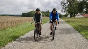 Frank fragt nach dem Sinn des Lebens: Er radelt mit Abenteurer Timo durch die Landschaft - ähnlich wie Timo es monatelang tat. Auf dem Fahrrad verschlug es ihn ferne Länder, und über lange Zeit war er glücklich. Doch dieser Zustand blieb nicht von Dauer. Frank fragt nach dem Sinn des Lebens: Er radelt mit Abenteurer Timo durch die Landschaft - ähnlich wie Timo es monatelang tat. Auf dem Fahrrad verschlug es ihn ferne Länder, und über lange Zeit war er glücklich. Doch dieser Zustand blieb nicht von Dauer.