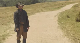 Eines Tages kommen die zwei offenbar desertierte Nordstaatler Moses (Sam Worthington) und Henry des Wegs und wittern in den Frauen leichte Beute. Die M&auml;dchen jedoch haben nicht die Absicht, sich kampflos zu ergeben, und entwickeln effektive Verteidigungsstrategien.