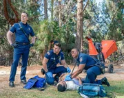 (v.li.): Peter Krause (Bobby Nash), Ryan Guzman (Eddie Diaz), Aisha Hinds (Henrietta &sbquo;Hen&lsquo; Wilson).