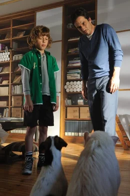 Jan (Max Boekhoff, l.) und Peter (Oliver Mommsen, r.) trauen ihren Ohren nicht: Haben Paula (vorne r.) und Johnny (vorne l.) gerade wirklich mit ihnen gesprochen?