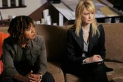 Ein neuer Fall bereitet ihnen Kopfzerbrechen: Kat Miller (Tracie Thoms, l.) und Lilly Rush (Kathryn Morris, r.) ...