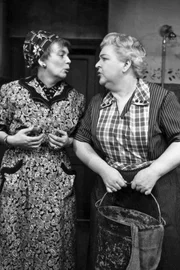 Heidi Kabel als Frau Boldt und Erna Raupach-Petersen als Frau Knoop. Heidi Kabel als Frau Boldt und Erna Raupach-Petersen als Frau Knoop.