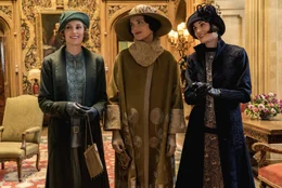 L-R: Lady Edith (Laura Carmichael), Cora Crawley (Elizabeth McGovern), Lady Mary (Michelle Dockery)