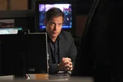 DiNozzo (Michael Weatherly) will wissen, ob der Mord an einem Marineoffizier das Ergebnis einer Kneipenschl&auml;gerei war oder ob der Mann aus anderen Gr&uuml;nden sterben musste. Und w&auml;hrend er und McGee &uuml;ber der L&ouml;sung des Falles br&uuml;ten, stellen die beiden Kollegen sich einer weiteren Herausforderung: Sie machen zusammen eine Saft-Di&auml;t ...