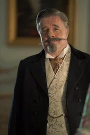 Nathan Lane als Ward McAllister