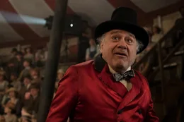 Max Medici (Danny DeVito)