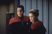 Captain Kathryn Janeway (Kate Mulgrew) und Commander Chakotay (Robert Beltran)
