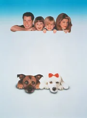 James (John Travolta, l.), Julia (Tabitha Lupien, 2.v.l.), Mikey (David Gallagher, 2.v.r.), Mollie (Kristie Alley, r.), Stra&szlig;enhund Rocks (unten l.) und Pudeldame Daphne (unten r.) erleben eine turbulente Weihnachtszeit ...