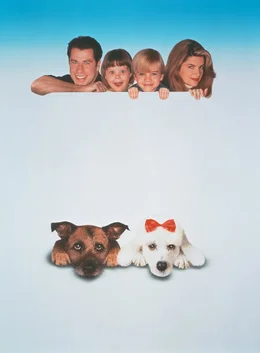 James (John Travolta, l.), Julia (Tabitha Lupien, 2.v.l.), Mikey (David Gallagher, 2.v.r.), Mollie (Kristie Alley, r.), Stra&szlig;enhund Rocks (unten l.) und Pudeldame Daphne (unten r.) erleben eine turbulente Weihnachtszeit ...