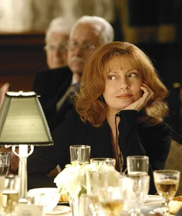 Beverly Clark (Susan Sarandon)