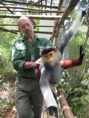 Im Cuc Phuong Nationalpark, im Norden Vietnams, hat der Artenschützer Tilo Nadler eine Rettungsstation gebaut. Seltenste Primaten, wie der Rotschenkel-Kleideraffe, sind hier zu bewundern. Im Cuc Phuong Nationalpark, im Norden Vietnams, hat der Artenschützer Tilo Nadler eine Rettungsstation gebaut. Seltenste Primaten, wie der Rotschenkel-Kleideraffe, sind hier zu bewundern.