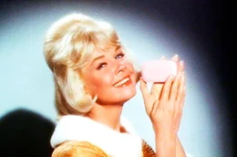 Beverly (Doris Day) wird quasi &uuml;ber Nacht zum Star einer Werbesendung f&uuml;r "Happy'-Seife.