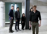 Auf sie kann sich MacGyver (Lucas Till, r.) immer verlassen: (v.l.n.r.) Jack (George Eads), Bozer (Justin Hires), Matty (Meredith Eaton) und Riley (Tristin Mays) ...