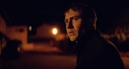 Eine R&uuml;ckkehr an den Tatort soll Yohan (Bastien Bouillon) neue Erkenntnisse erm&ouml;glichen, denn bisher konnte sein Team den M&ouml;rder nicht fassen.