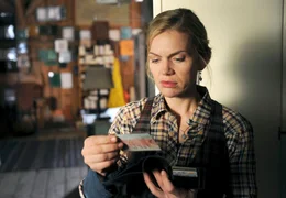 Teresa (Anna Loos) glaubt, dass Robert wieder in sein altes Leben zur&uuml;ck will.