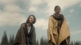 Nova (Tonie Salburg, rechts) begibt sich mit Anna (Hanne Kj&oslash;lmoen) auf den beschwerlichen Weg zu ihrer Gro&szlig;mutter.