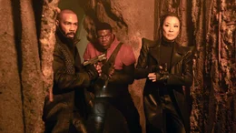 Alok (Omari Hardwick, li.), Quasi (Sam Richardson) und Georgiou (Michelle Yeoh)    Photo Credit: Jan Thijs/Paramount+; Alok (Omari Hardwick, li.), Quasi (Sam Richardson) und Georgiou (Michelle Yeoh)    Photo Credit: Jan Thijs/Paramount+