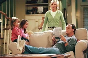 Jim (Jim Belushi) und Cheryl (Courtney Thorne-Smith) &uuml;berlegen sich, ob ihre vielen aufgestellten Regeln das Familienleben mit ihren Kindern Ruby und Gracie negativ beeintr&auml;chtigen ...