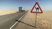 Heute verkehren LKW statt Kamelen auf den alten Handelswegen der W&uuml;ste.