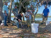 Matty Blake (2.v.r.), Marty Lagina (3.v.r.) Aaron Taylor (r.)