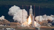 Die Ariane 5 hebt auf dem Weltraumbahnhof Kourou in Franz&ouml;sisch-Guyana ab.