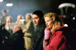 Hoffen und Bangen, dass das Konzert ein Erfolg wird und das Altenheim gerettet werden kann: Ellen (Diana Amft, r.) und Benjamin (Denis Moschitto, l.) ...