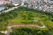 Mitten in Kaunas liegt das VII. Fort. Einst eine wichtige Verteidigungsanlage, wird das VII. Fort in Kaunas w&auml;hrend des Zweiten Weltkriegs zum Ort des Schreckens.