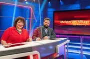 Neues Rateteam beim SWR Wissensquiz &bdquo;Meister des Alltags&ldquo;: Comedienne Meltem Kaptan und Schauspieler Antoine Monot Jr. gehen Fragen aus dem allt&auml;glichen Leben mit Witz und gewitzt auf den Grund.