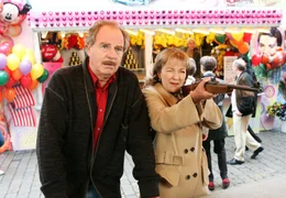 Die Beziehung von Katharina (Gila von Weitershausen) und Alberto (Friedrich von Thun) ist ein ewiger Wettstreit.