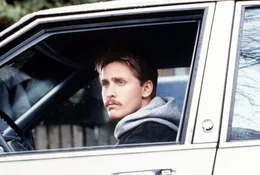 Nun muss Bill Reimers (Emilio Estevez) auch noch seinen Kollegen beschatten, der sich in eine Verd&auml;chtige verliebt hat ...