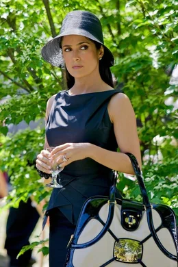 Glaubt zu wissen, worauf es im Leben ankommt: Modedesignerin Roxanne Chase-Feder (Salma Hayek) ...