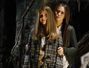 Melinda (Jennifer Love Hewitt, r.) hilft Becca (Mackenzie Vega, l.) dabei, Daniel und seinen Eltern den Weg ins Licht zu zeigen ...