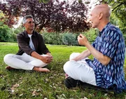 Donal Skehan (l.) und Manu Davis +++ Die Verwendung des sendungsbezogenen Materials ist nur mit dem Hinweis und Verlinkung auf RTL+ gestattet. +++