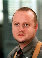 (5. - 7. Staffel) - Kriminalinspektor Fritz Kunz (Martin Weinek) ist Ordnungsfanatiker und legt eine gro&szlig;e Begeisterung f&uuml;r Statistiken an den Tag ...