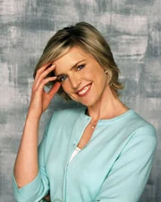 Jims geistreiche und bildh&uuml;bsche Gattin Cheryl (Courtney Thorne-Smith).