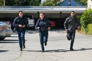 Station 19 Staffel 5 Folge 17 Werden zu einem Notfall gerufen: Carlos Miranda als Theo Ruiz, Barrett Doss als Victoria Hughes, Ritesh Rajan als Clarke Wright. Station 19 Staffel 5 Folge 17 Werden zu einem Notfall gerufen: Carlos Miranda als Theo Ruiz, Barrett Doss als Victoria Hughes, Ritesh Rajan als Clarke Wright.