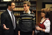 Patrick ist entt&auml;uscht, dass sein Vater mit seiner Berufswahl nicht einverstanden ist. Von links: Werner (Joachim Raaf), Patrick Westenrieder (Lucas Bauer) und Rosi Brunner (Brigitte Walbrun).