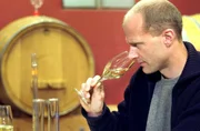 Vom Weinberg ins Glas: In seiner Sektmanufaktur im Schwarzwald verkostet Winzer Maximilian Wagner den Grundwein für seinen Sekt. Vom Weinberg ins Glas: In seiner Sektmanufaktur im Schwarzwald verkostet Winzer Maximilian Wagner den Grundwein für seinen Sekt.